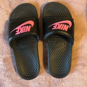 Women’s pink Nike slides size 7